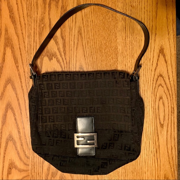 Fendi Handbags - Fendi handbag, slightly used in great condition!